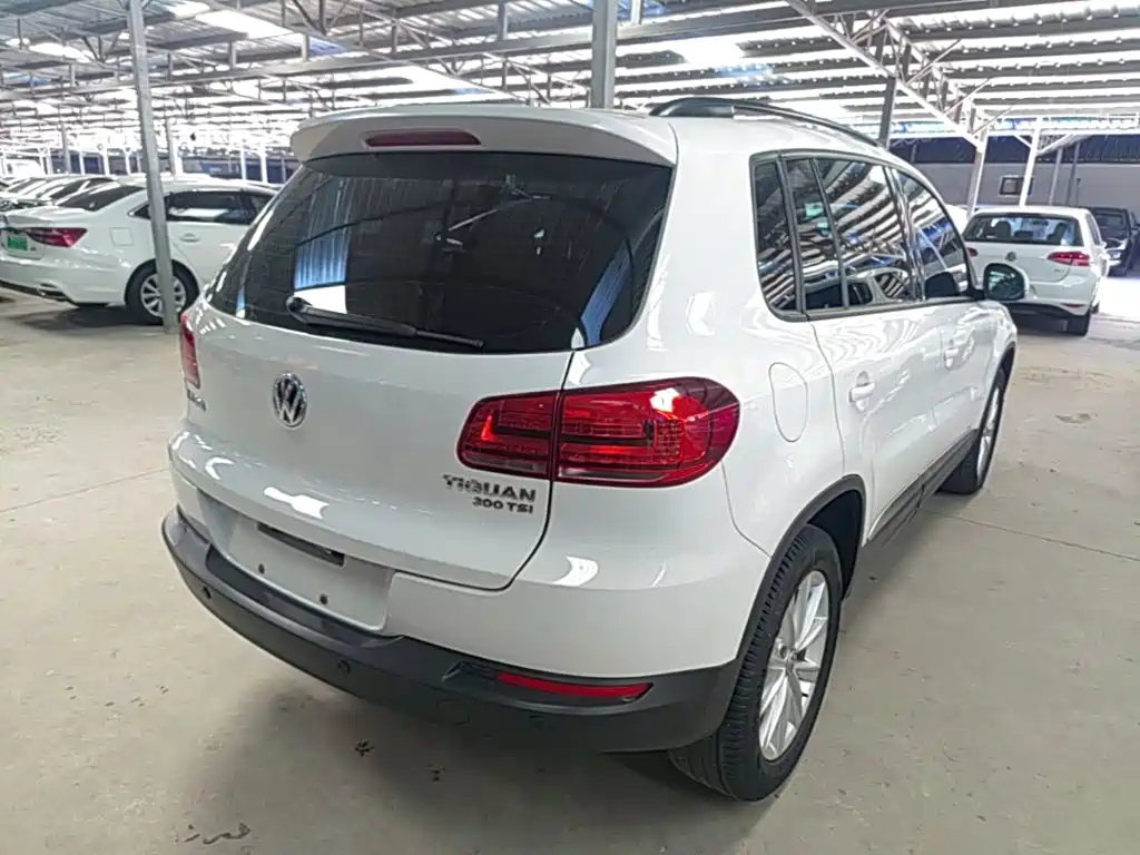 Volkswagen Tiguan — фото 7