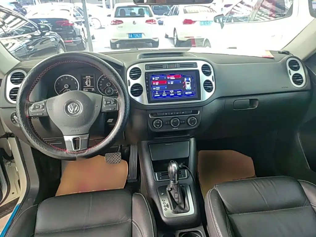 Volkswagen Tiguan — фото 10