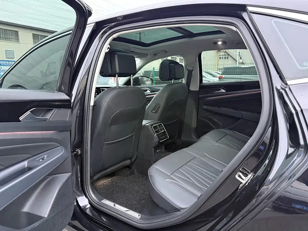 Volkswagen Passat — фото 13