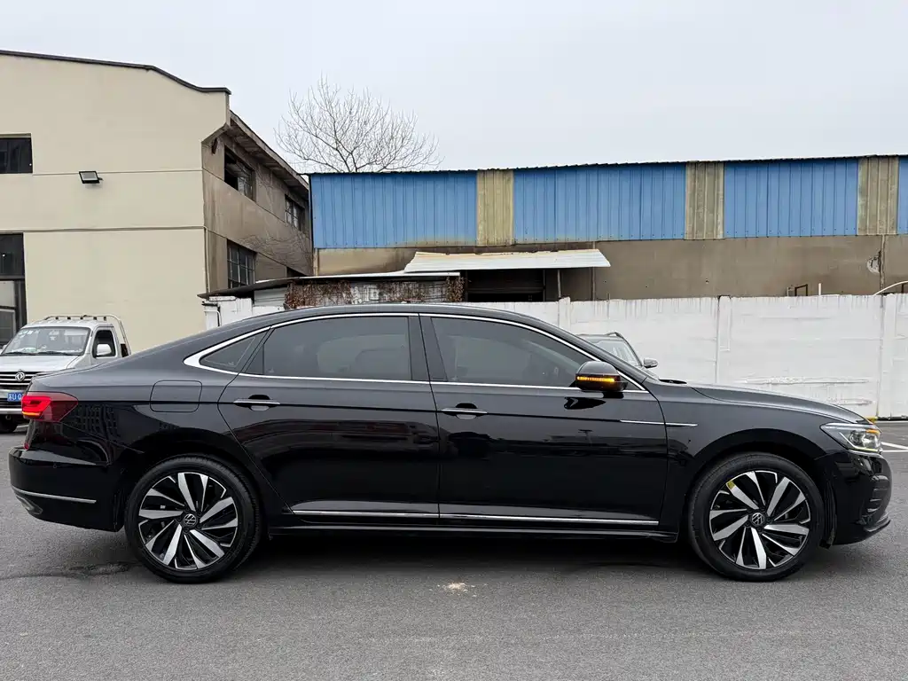 Volkswagen Passat — фото 14
