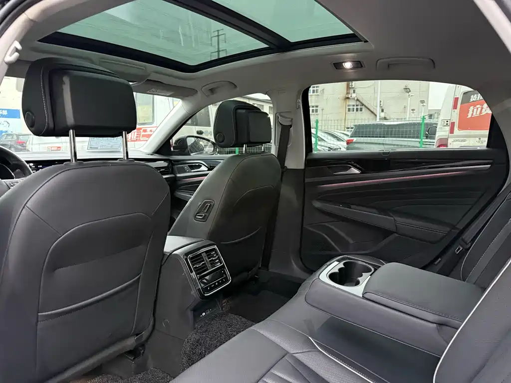 Volkswagen Passat — фото 23