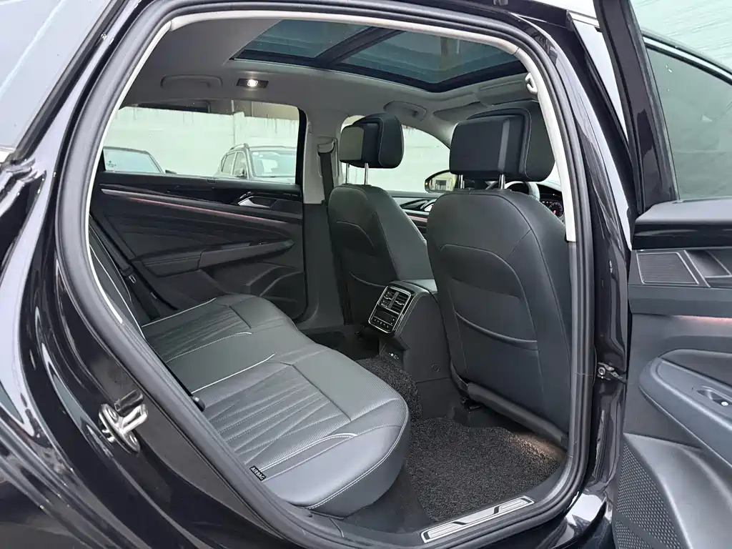 Volkswagen Passat — фото 26