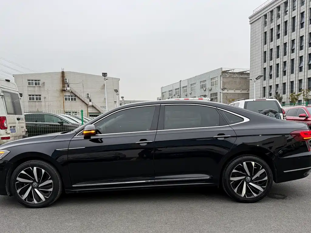 Volkswagen Passat — фото 9