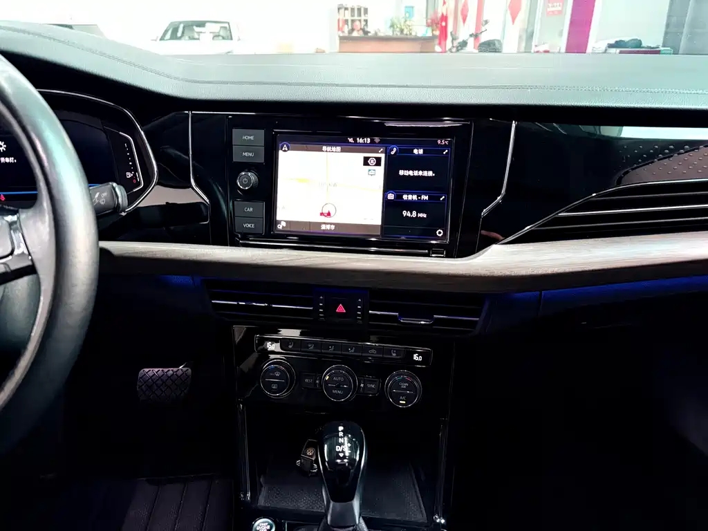 Volkswagen Passat — фото 15