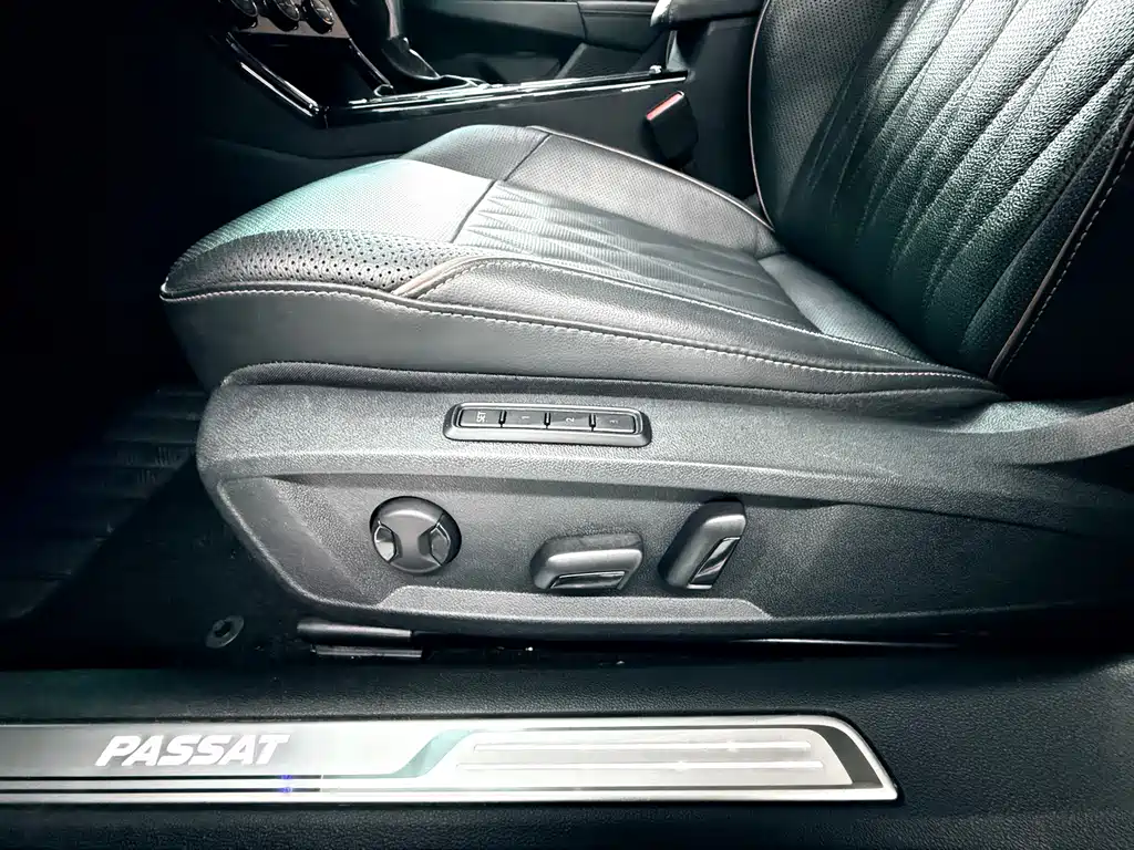Volkswagen Passat — фото 23