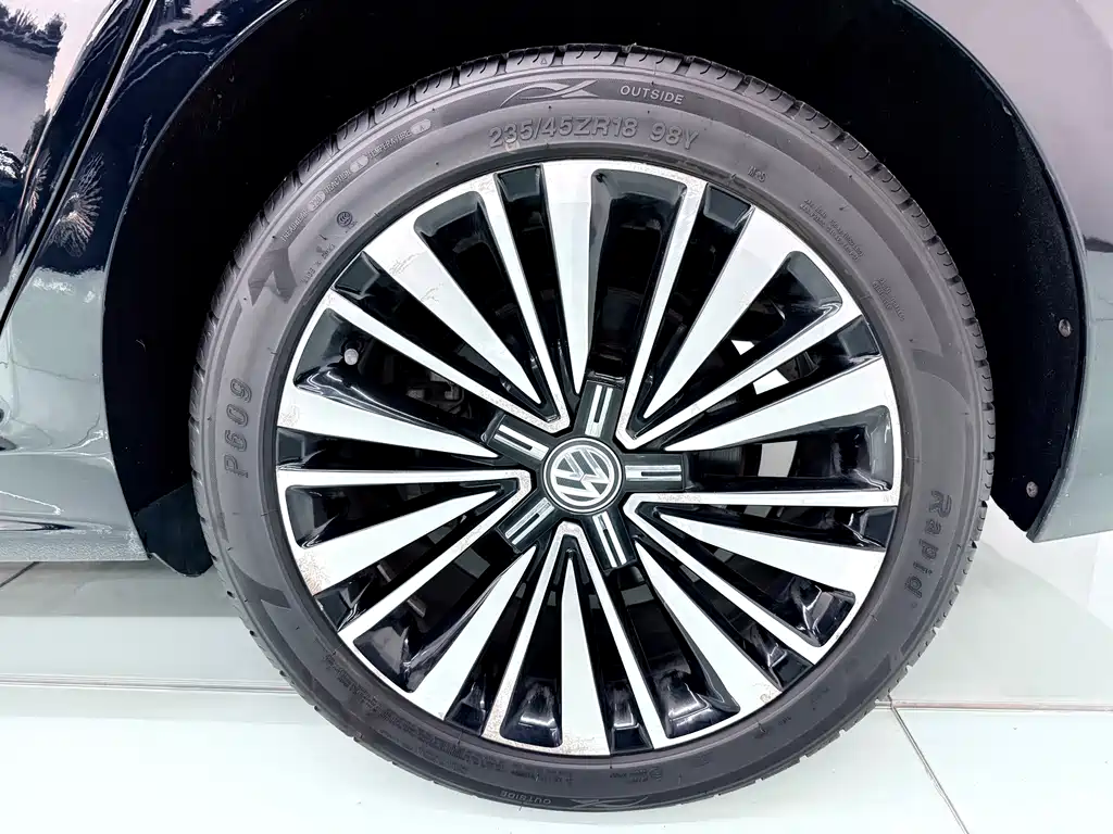 Volkswagen Passat — фото 24