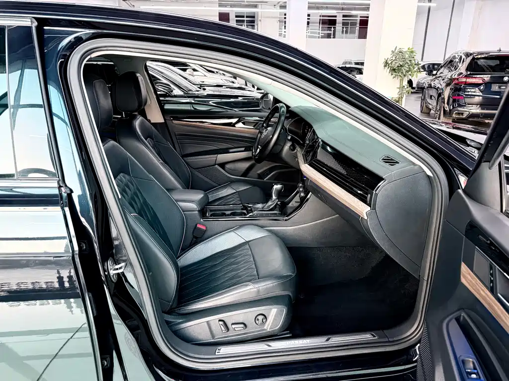 Volkswagen Passat — фото 26