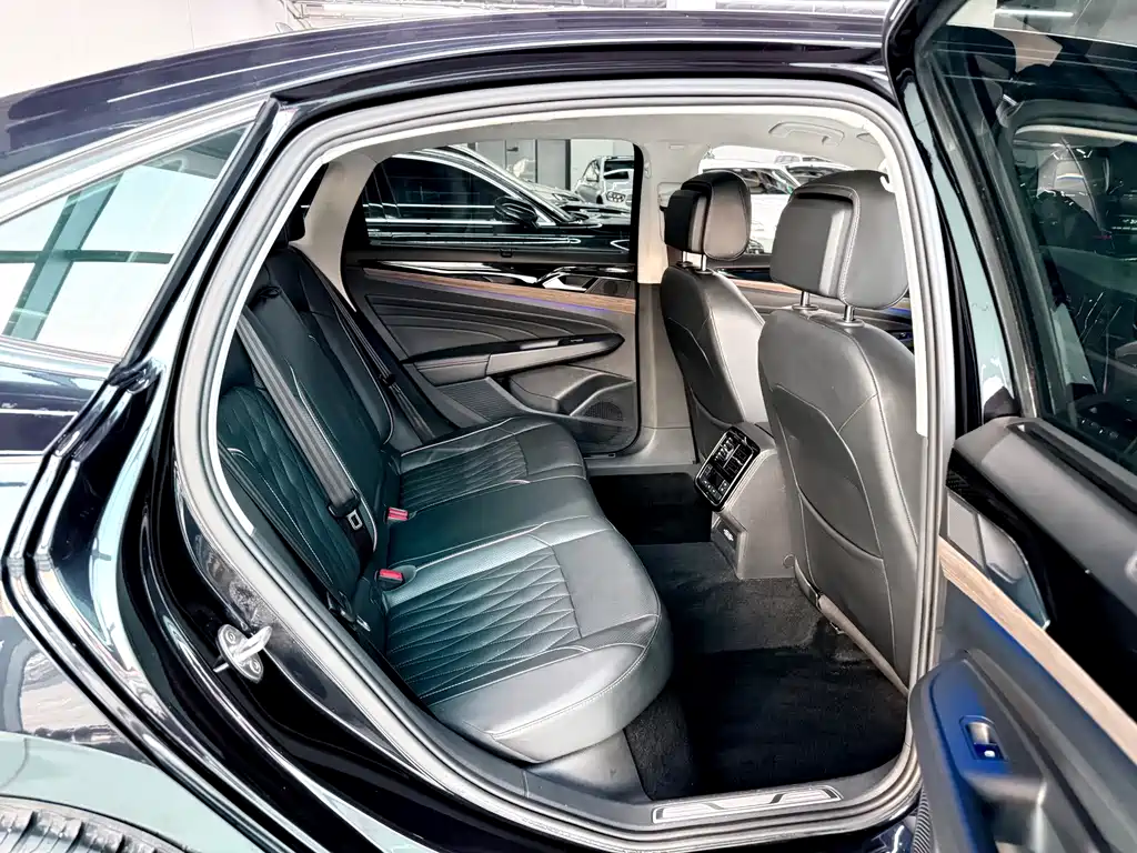 Volkswagen Passat — фото 27