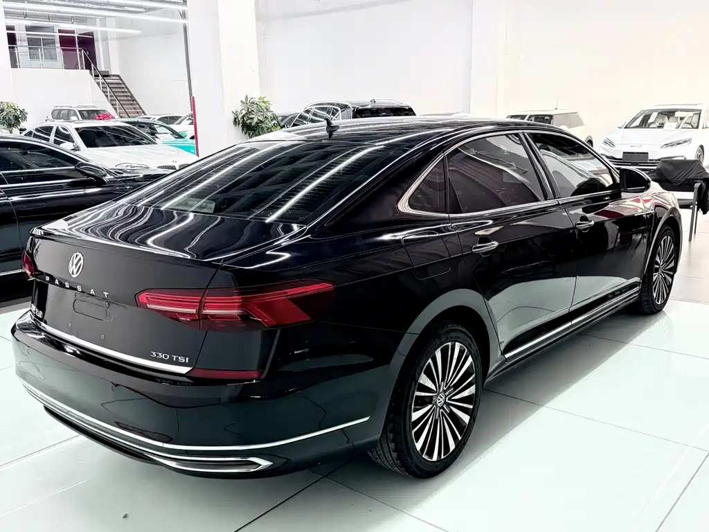 Volkswagen Passat — фото 6