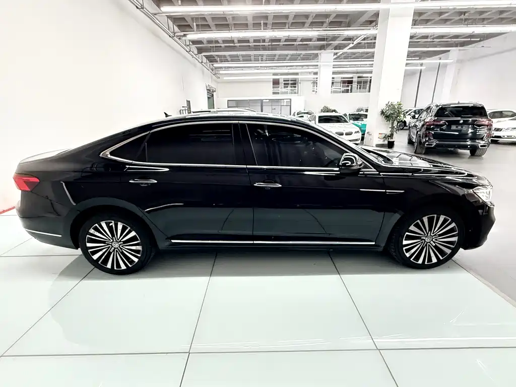 Volkswagen Passat — фото 7