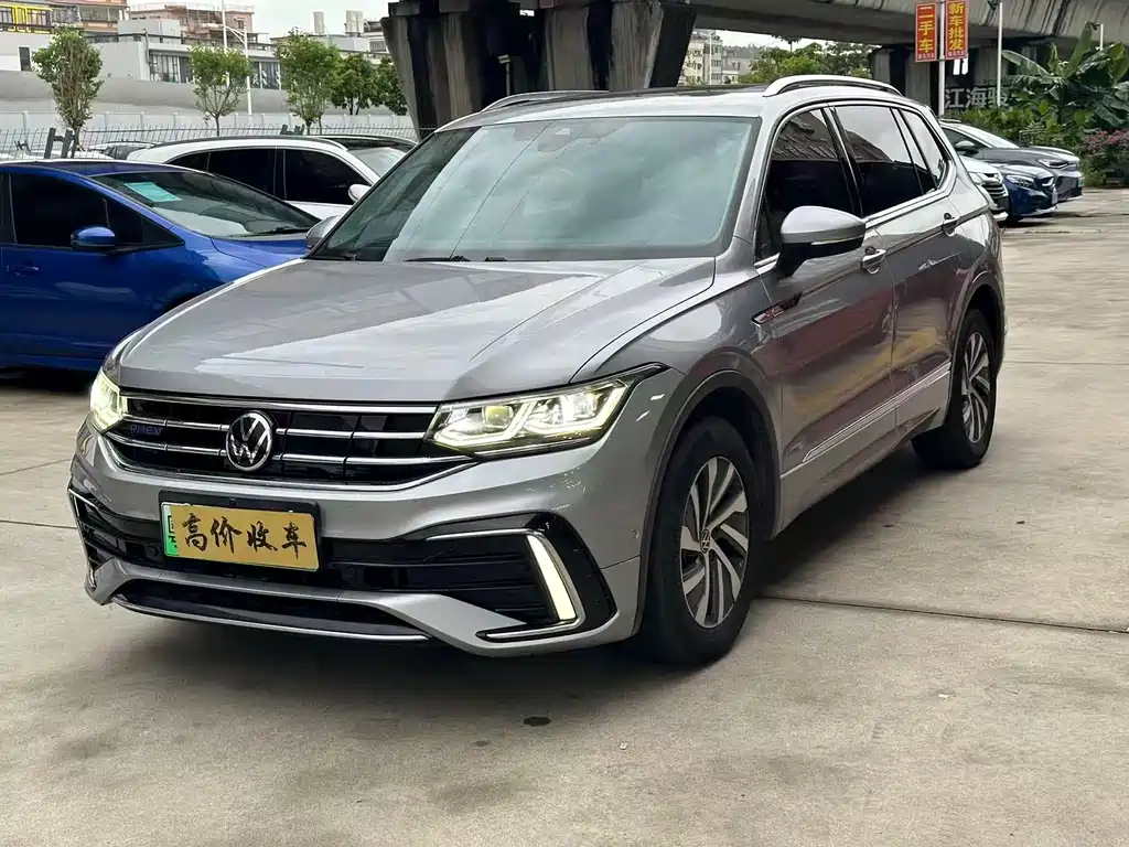 Volkswagen Tiguan L PHEV — фото 5