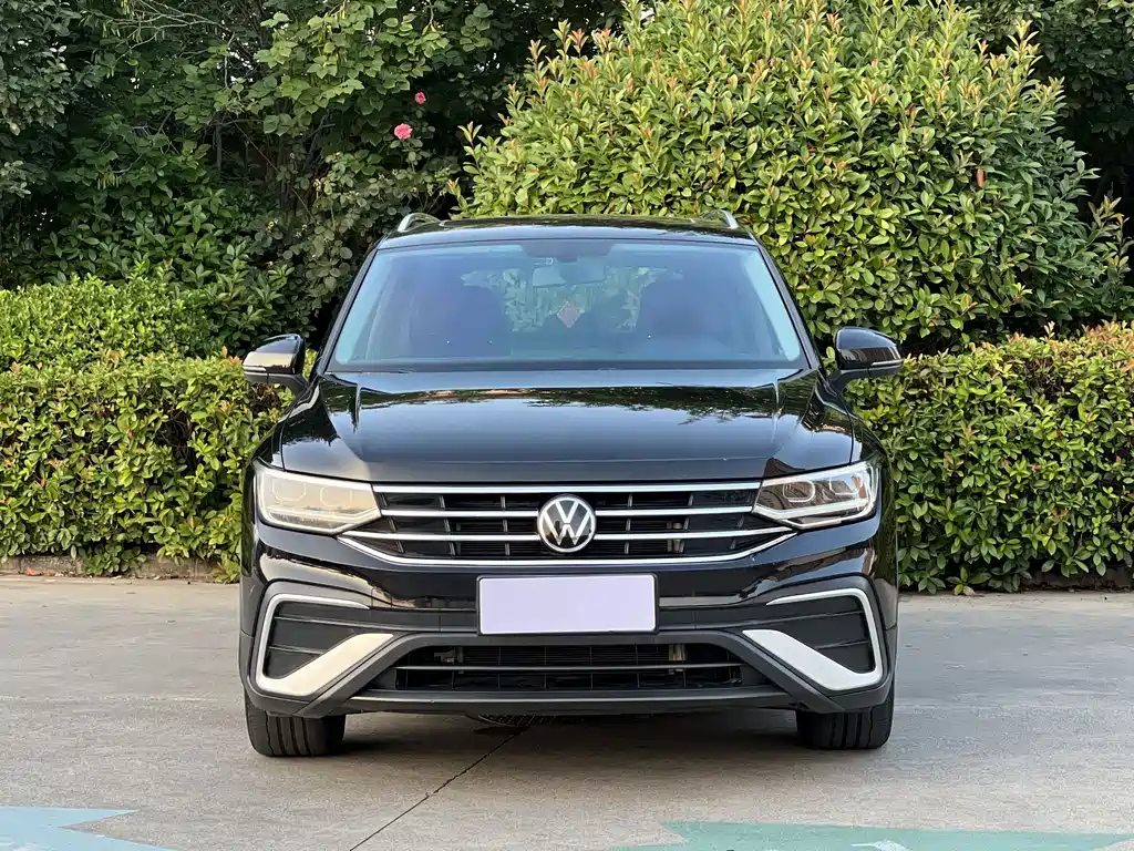 Volkswagen Tiguan L — фото 2