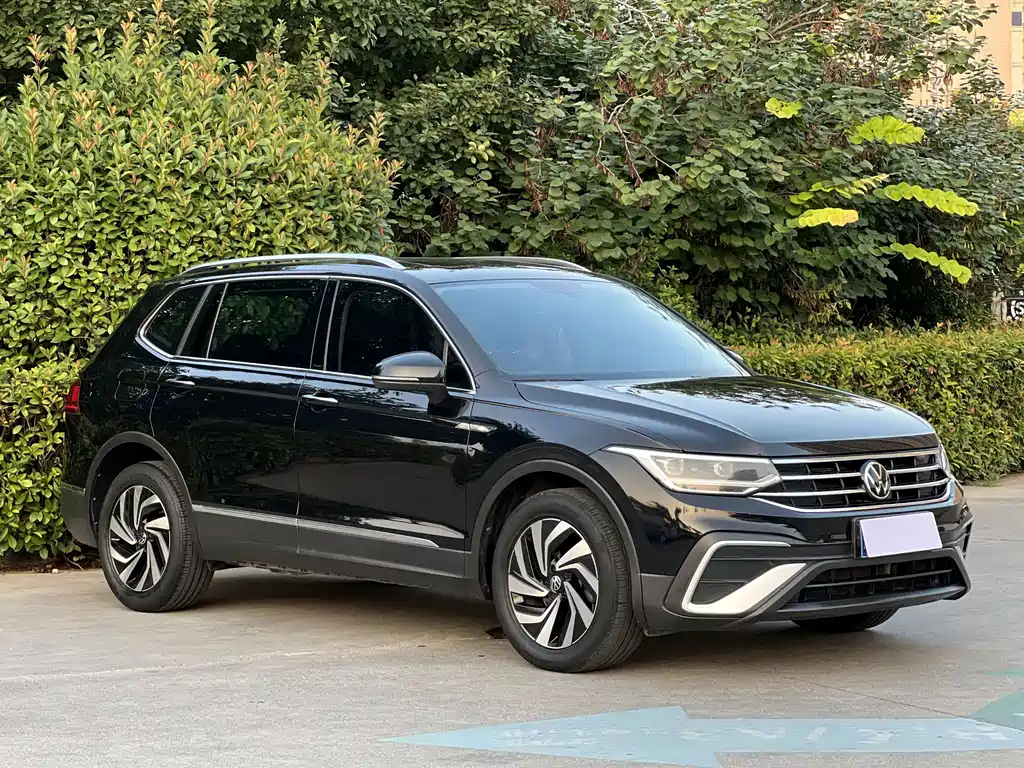 Volkswagen Tiguan L — фото 3