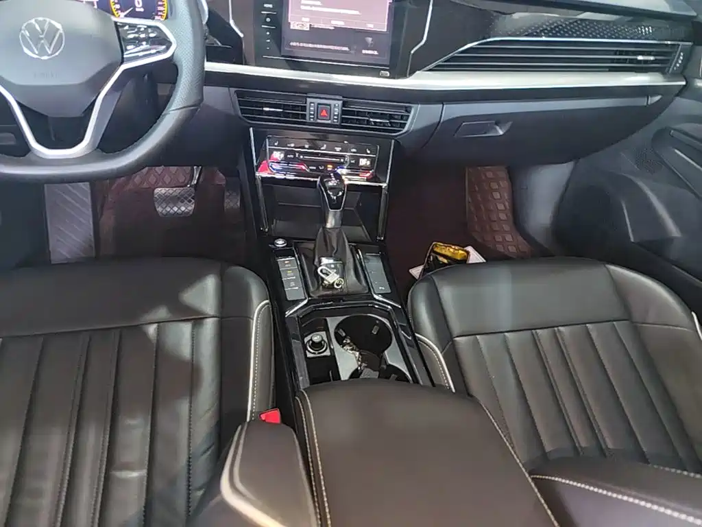 Volkswagen Passat — фото 14