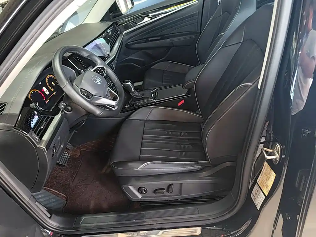 Volkswagen Passat — фото 15