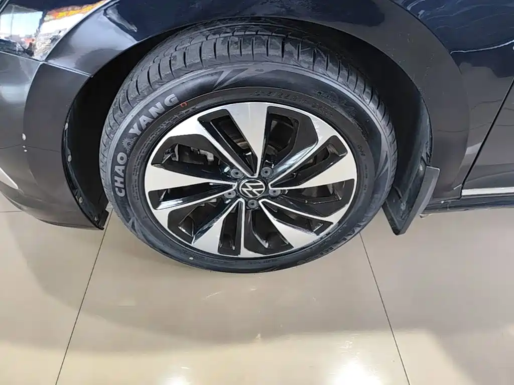 Volkswagen Passat — фото 23