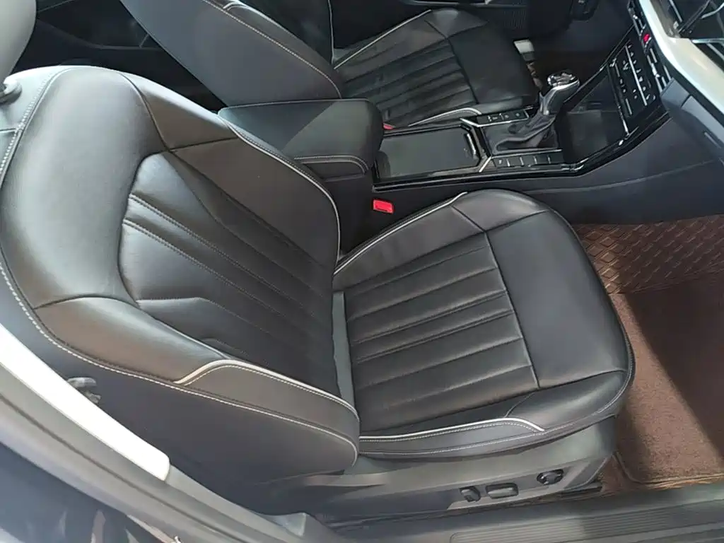 Volkswagen Passat — фото 25