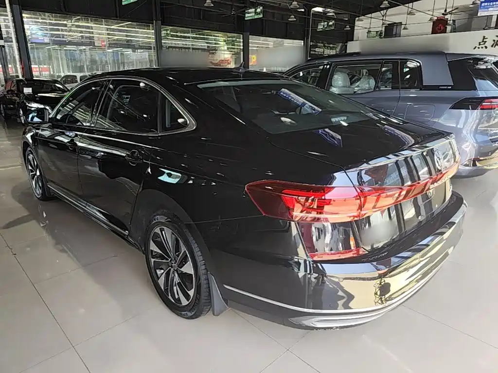 Volkswagen Passat — фото 5