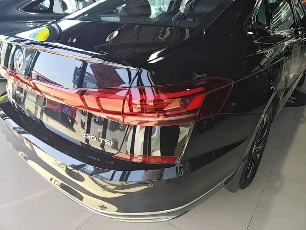 Volkswagen Passat — фото 8