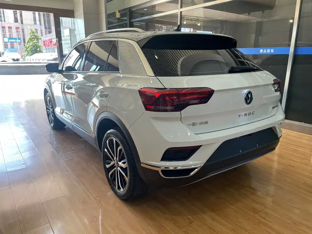 Volkswagen T-Roc — фото 8