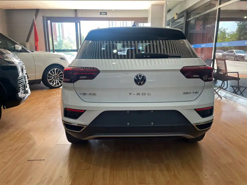 Volkswagen T-Roc — фото 10