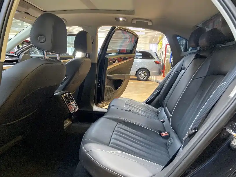 Volkswagen Passat — фото 14