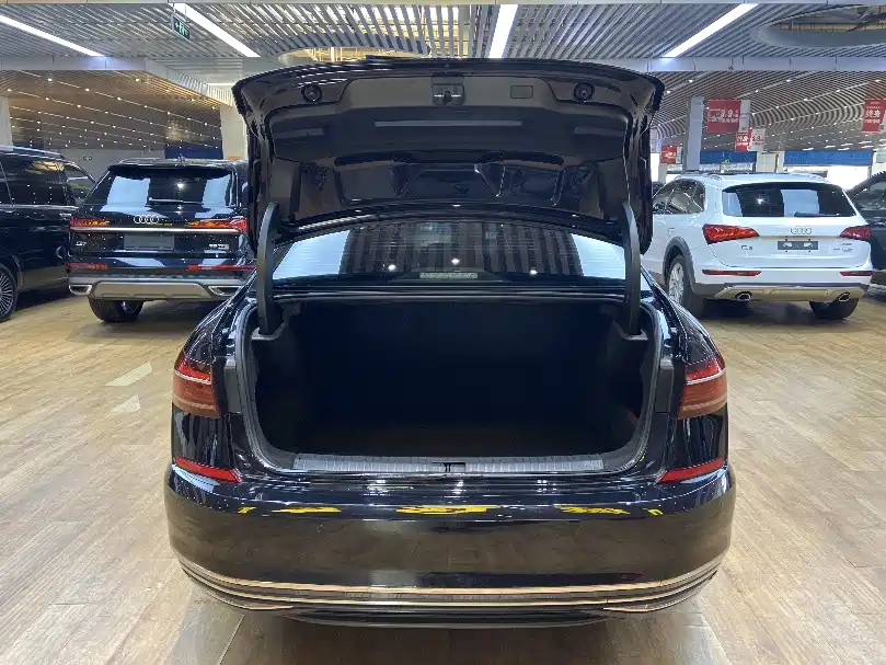 Volkswagen Passat — фото 20