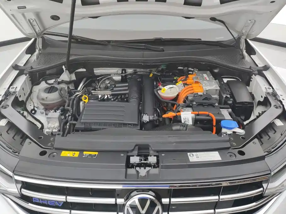 Volkswagen Tiguan L PHEV — фото 10