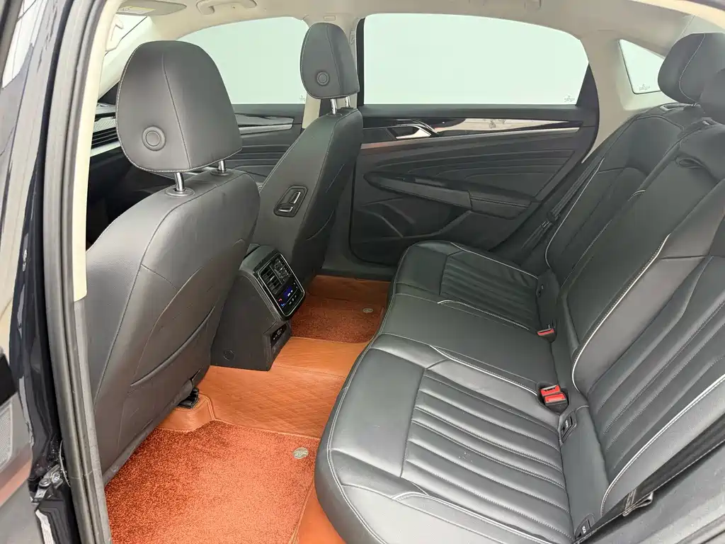 Volkswagen Passat — фото 9