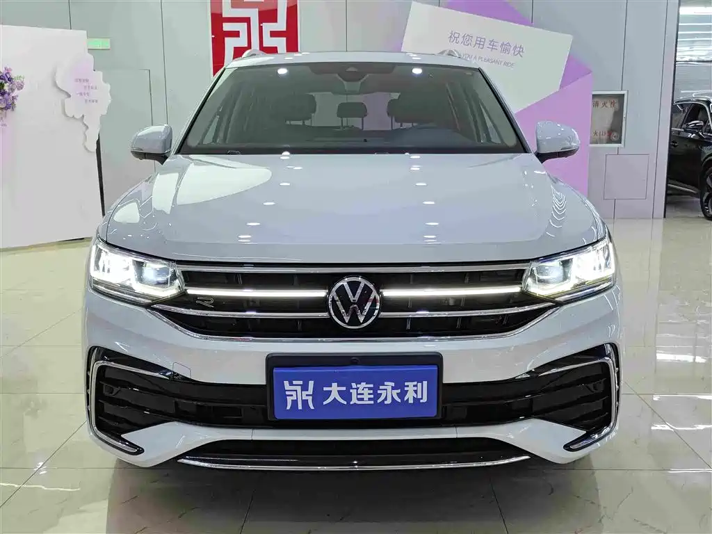 Volkswagen Tiguan L — фото 2