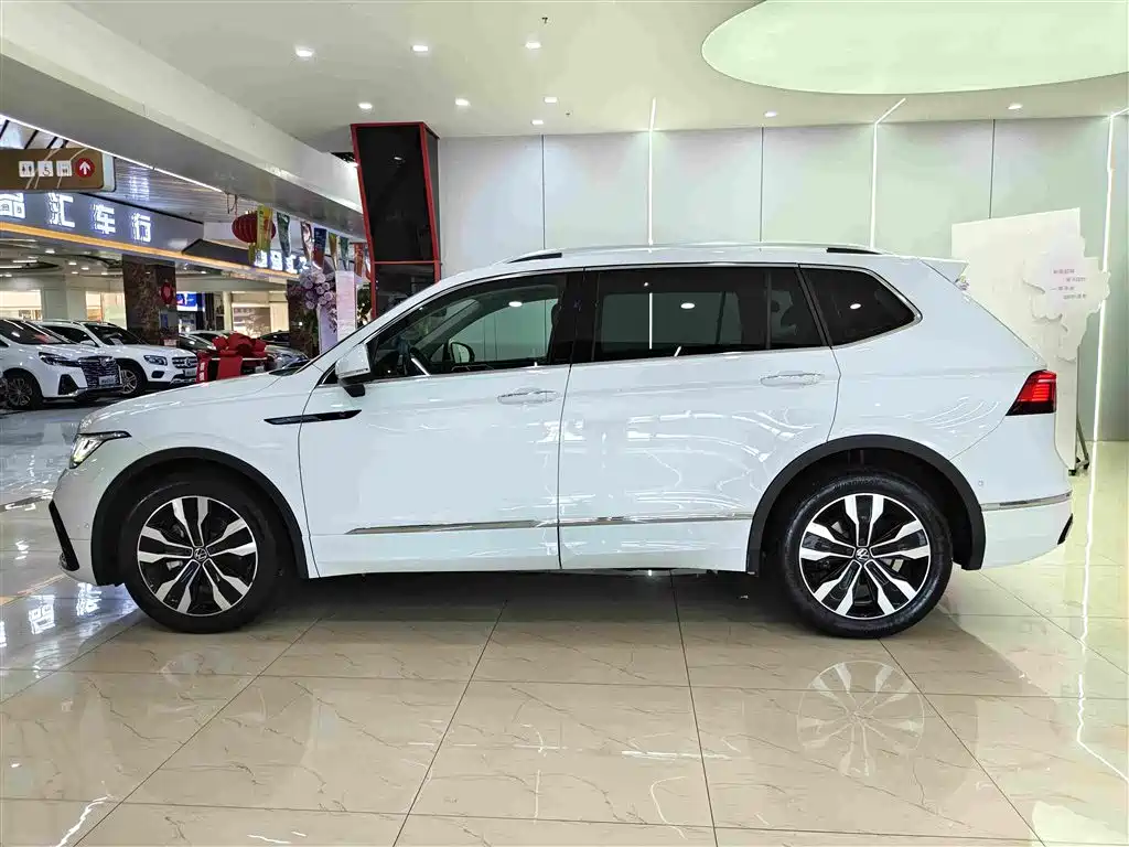 Volkswagen Tiguan L — фото 15