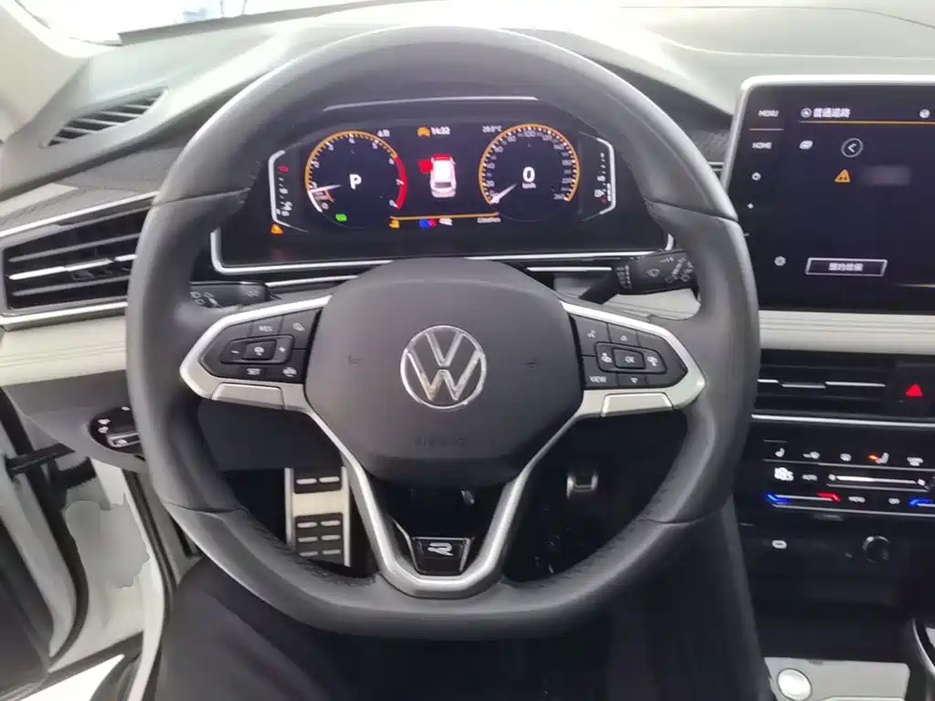 Volkswagen Tiguan L — фото 11