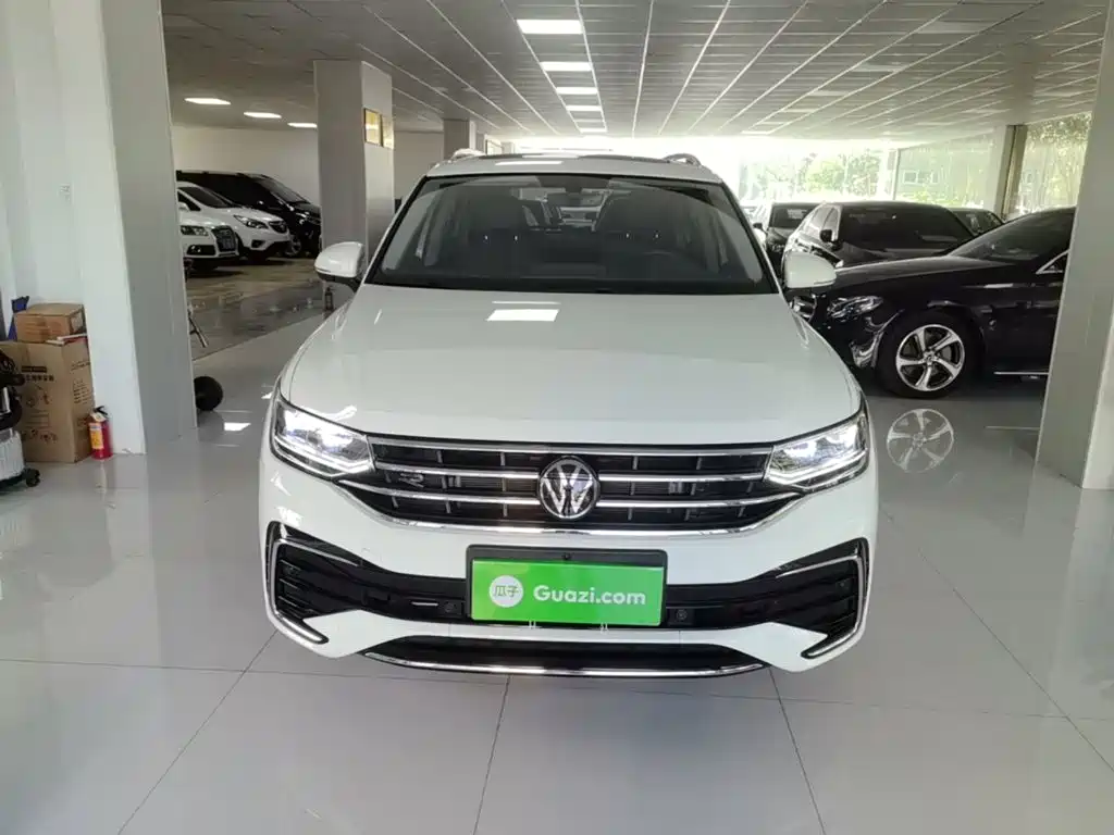 Volkswagen Tiguan L — фото 3