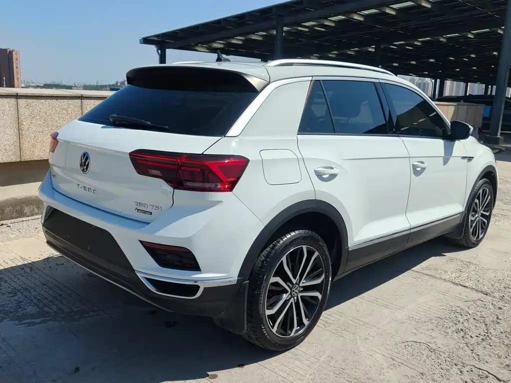 Volkswagen T-Roc — фото 6