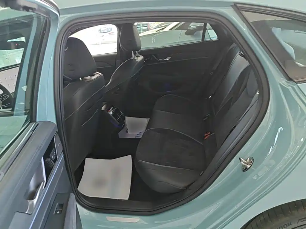 Volkswagen Passat — фото 17