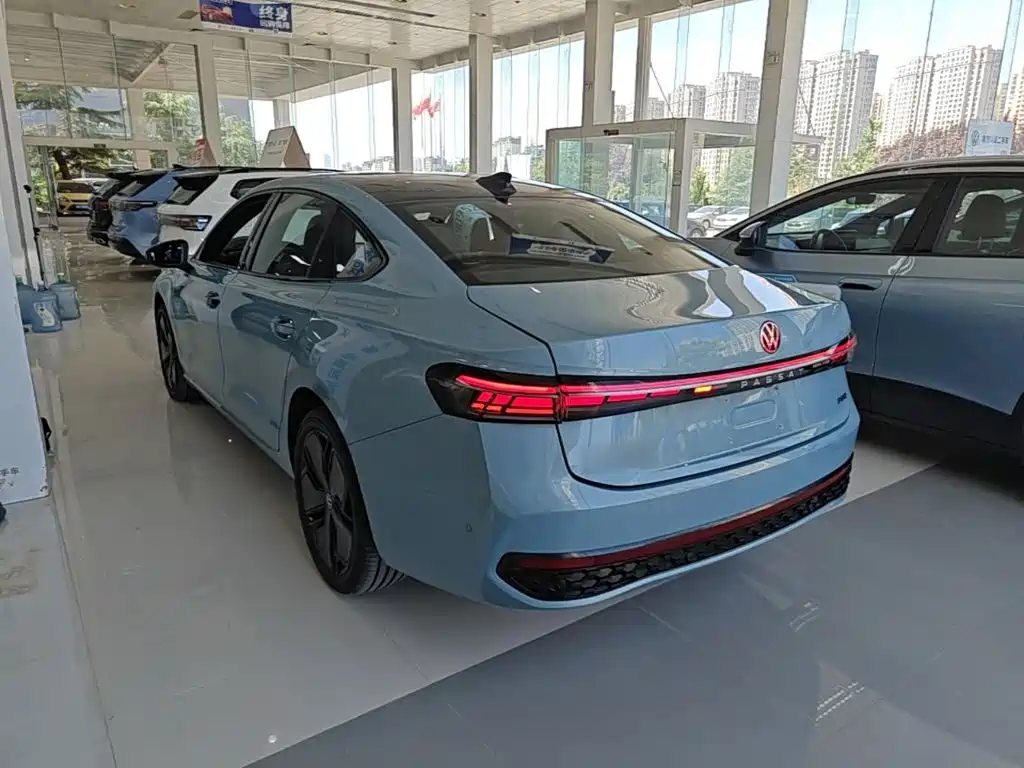 Volkswagen Passat — фото 5
