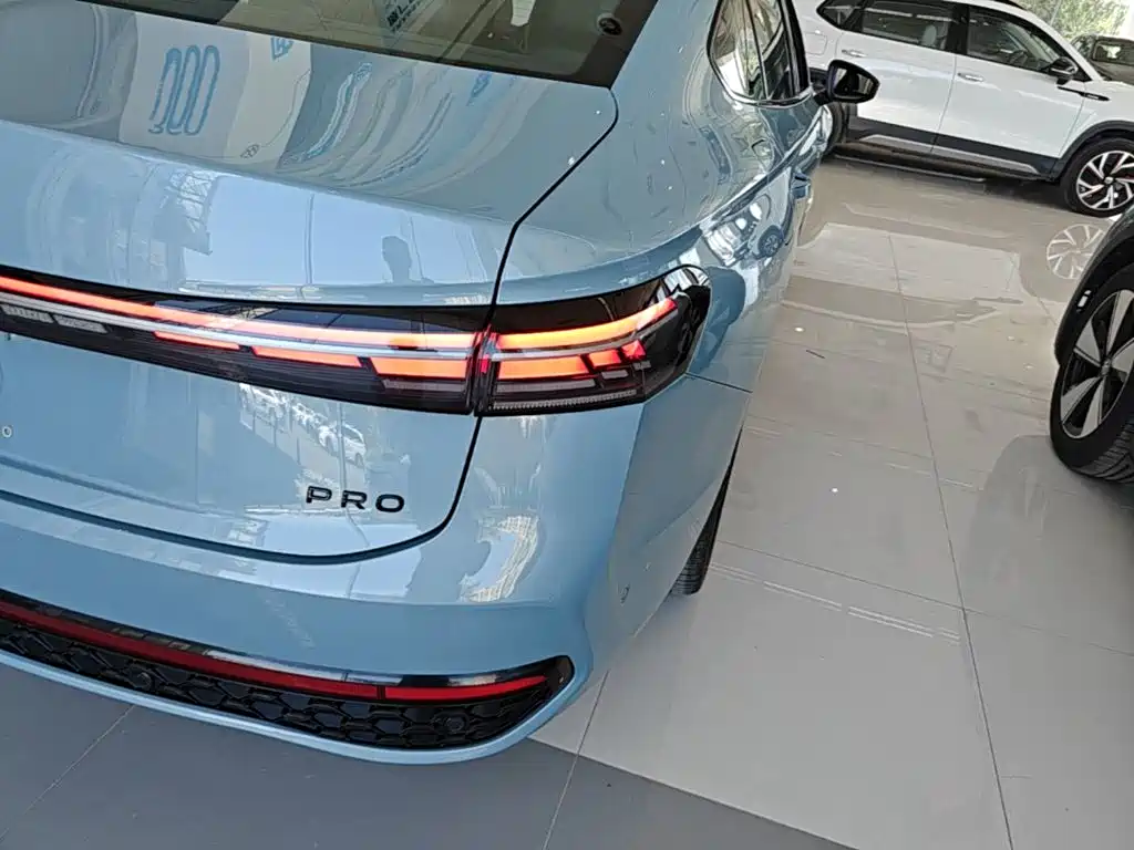 Volkswagen Passat — фото 8