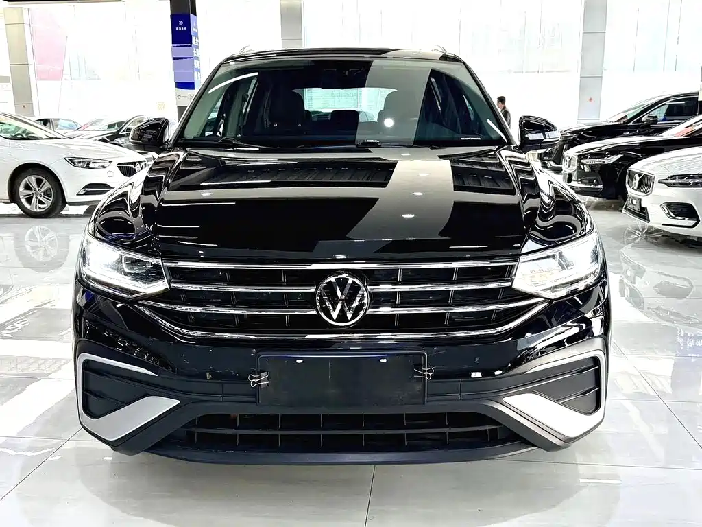 Volkswagen Tiguan L — фото 2