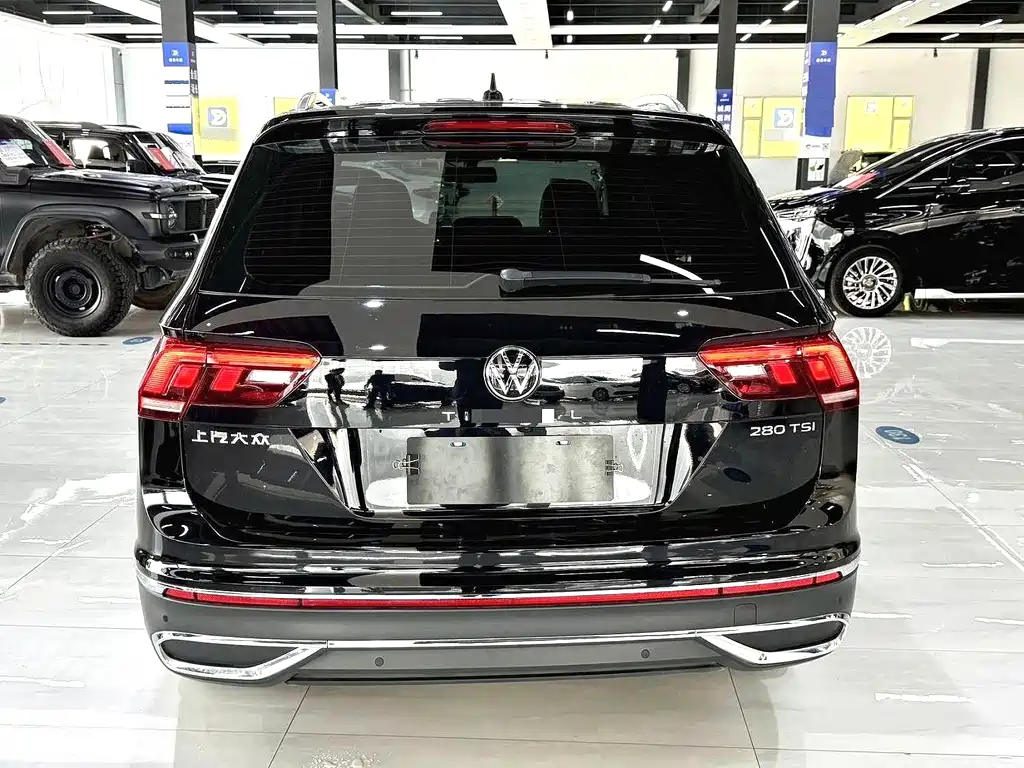 Volkswagen Tiguan L — фото 11