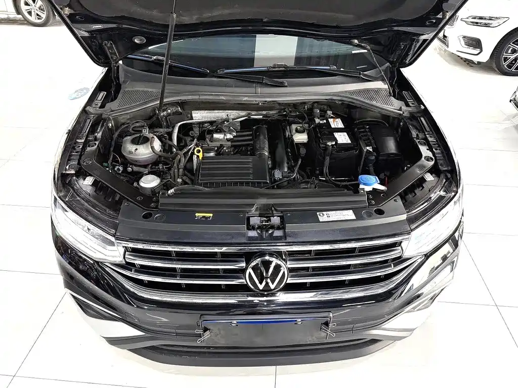 Volkswagen Tiguan L — фото 13