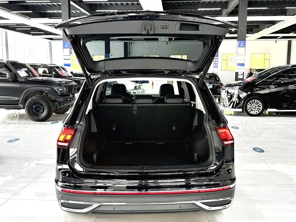 Volkswagen Tiguan L — фото 14