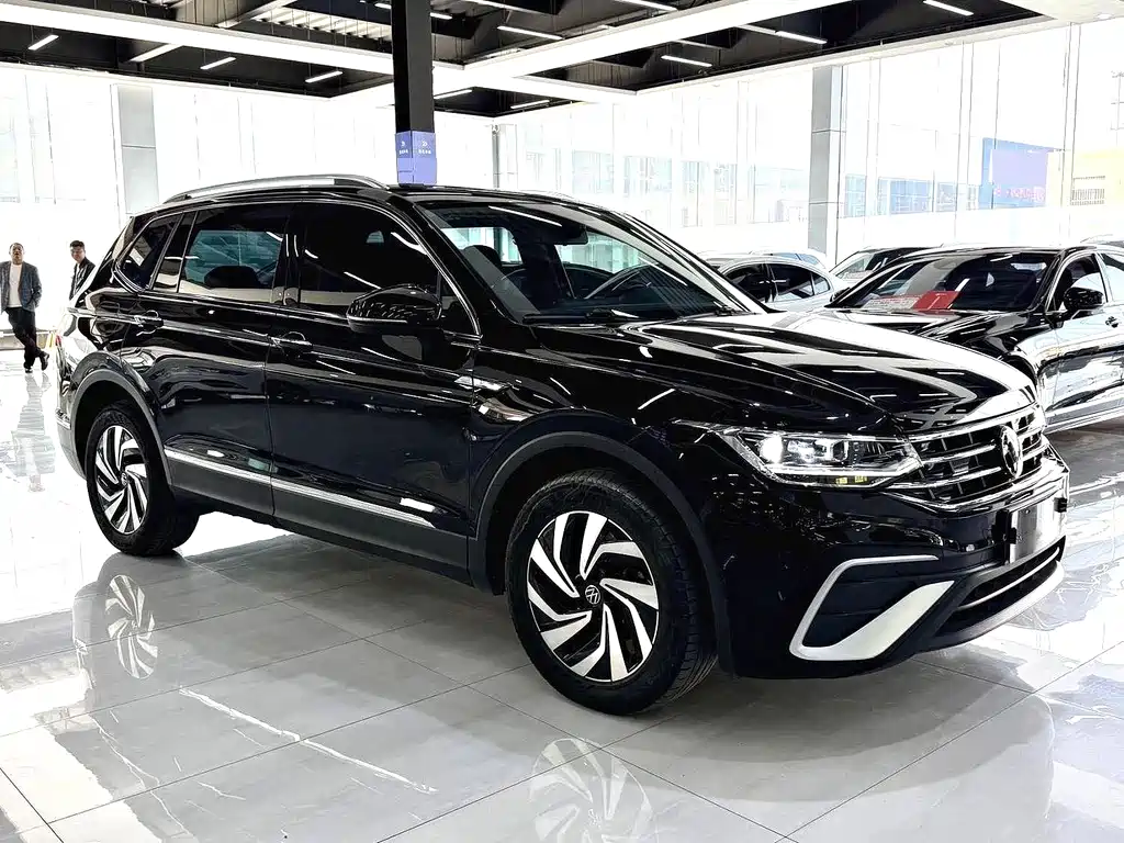 Volkswagen Tiguan L — фото 3