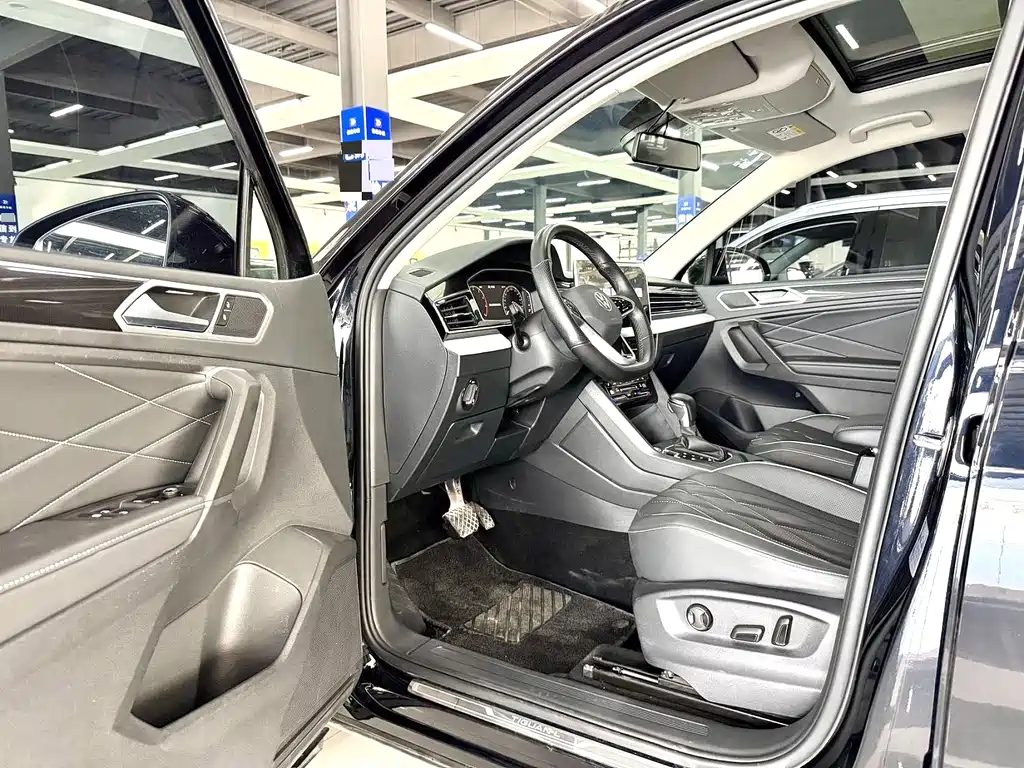 Volkswagen Tiguan L — фото 4