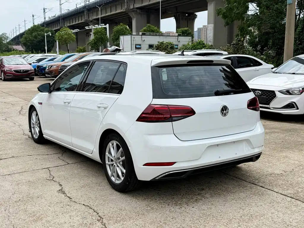 Volkswagen Golf — фото 9