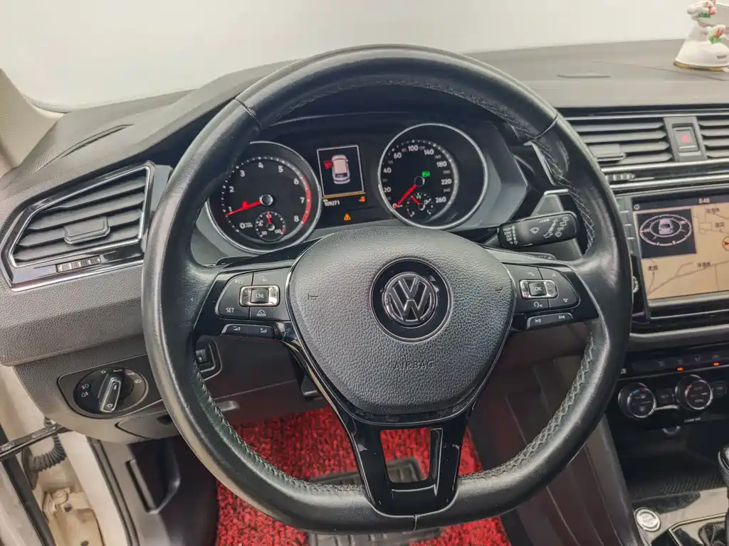 Volkswagen Tiguan L — фото 17