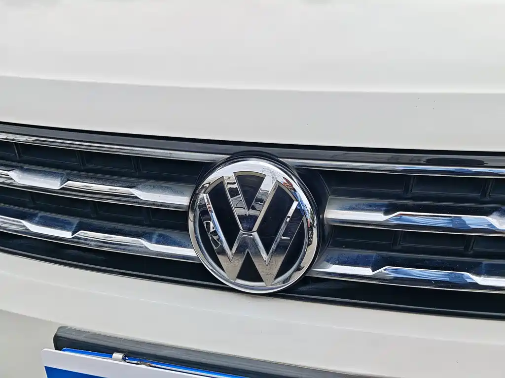 Volkswagen Tiguan L — фото 6