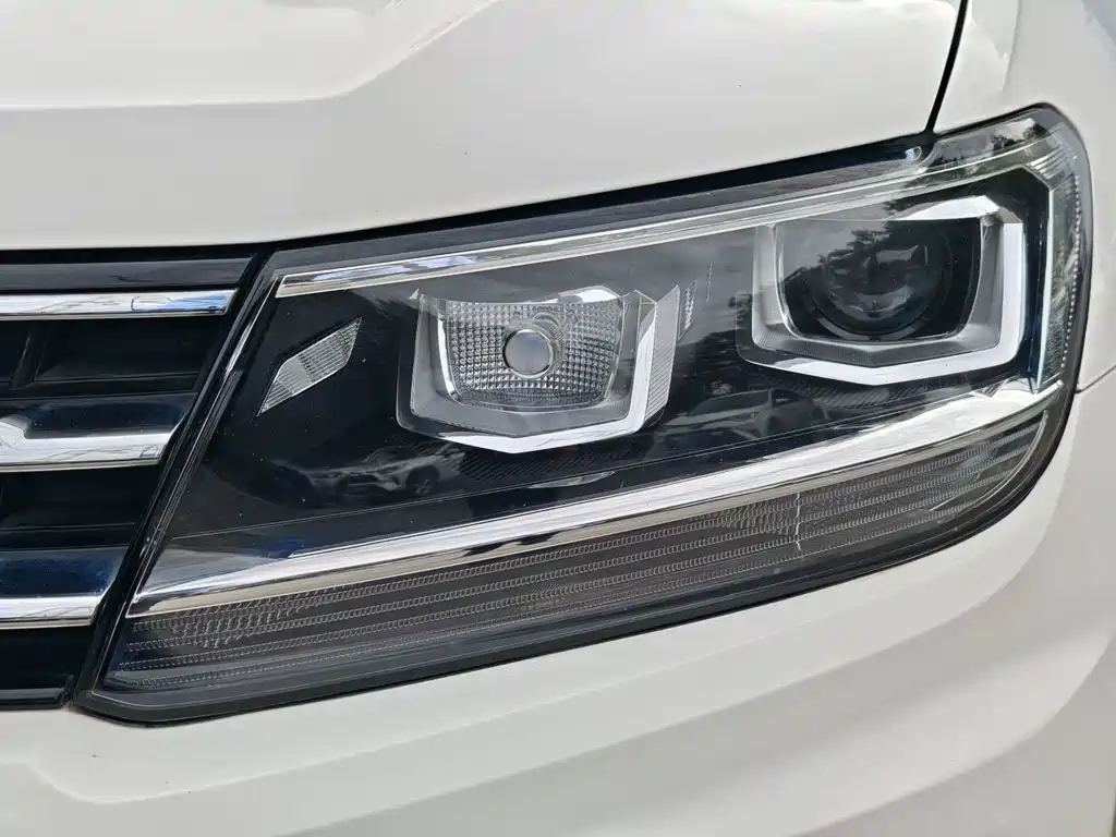 Volkswagen Tiguan L — фото 7