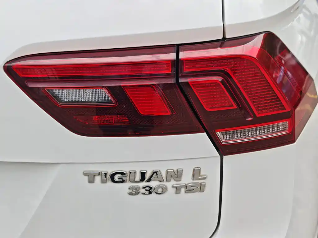 Volkswagen Tiguan L — фото 8