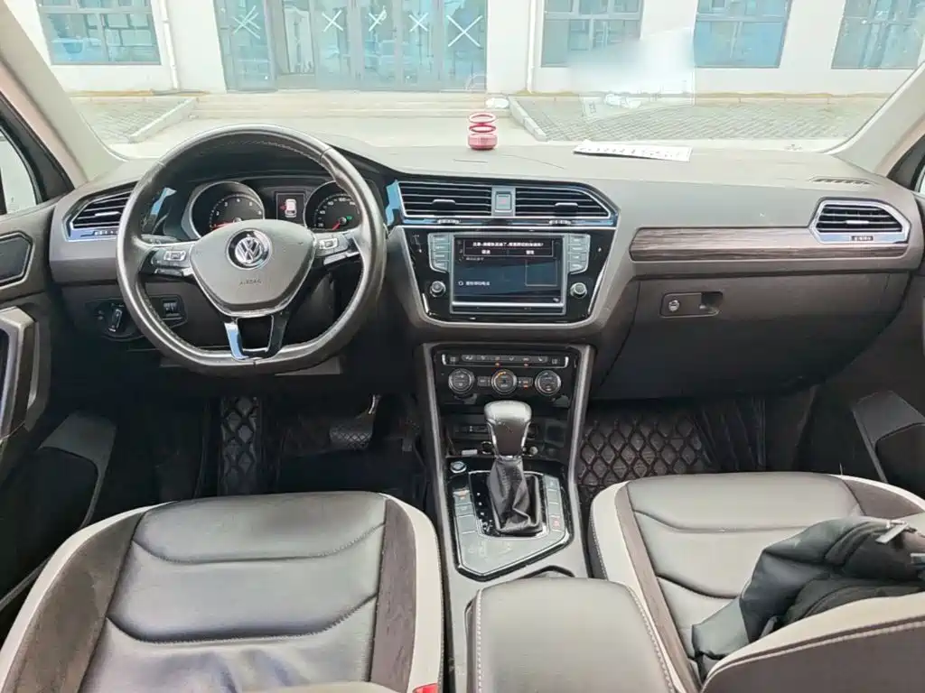 Volkswagen Tiguan L — фото 14