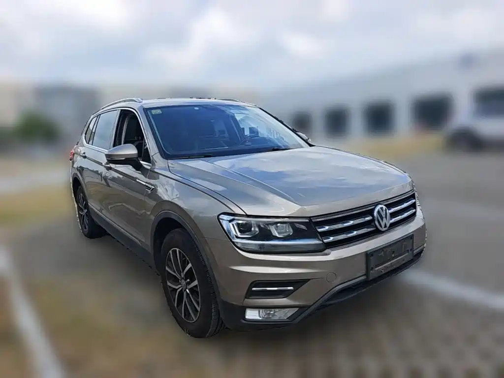 Volkswagen Tiguan L — фото 6